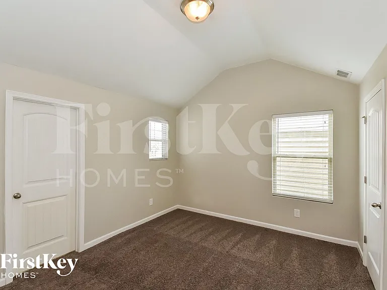 584 Dasheill Ln — Photo 12