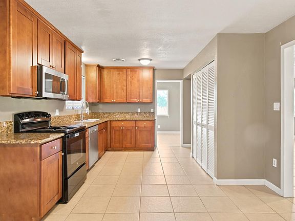 5th image of 8502 Macduff Ct