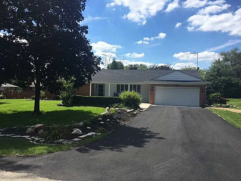 2137 Trails End photo 1