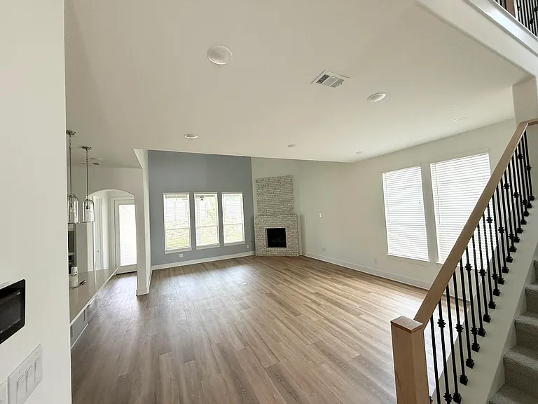 1712 Homestead Way — Photo 4