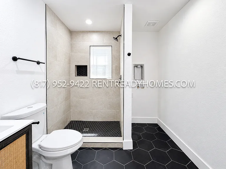 1510 W Jefferson Blvd #204 — Photo 8