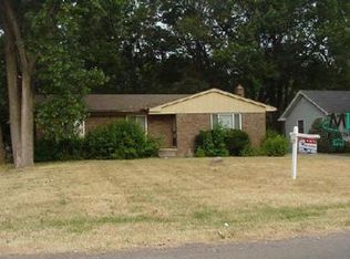 31493 Grove St, Fraser, MI 48026