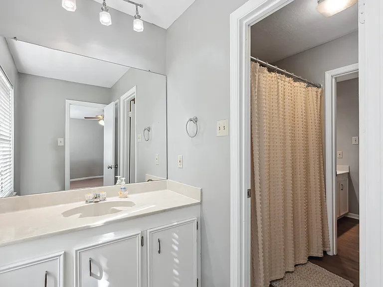 119 Brookwood Ln — Photo 6
