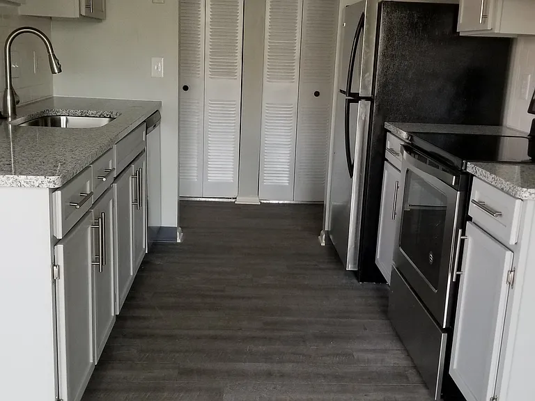 Sugarbush Apartments — Photo 191