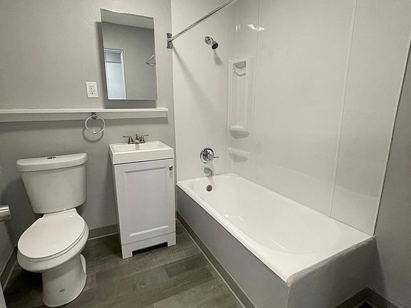 5th image of 904 W 21st St APT 8