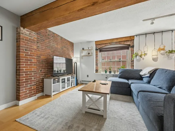 240 Jackson St APT 330, Lowell, MA 01852