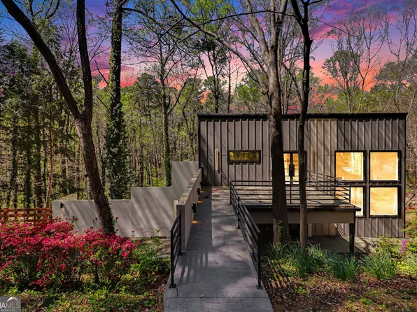 1153 Dawn View Ln NW, Atlanta, GA 30327