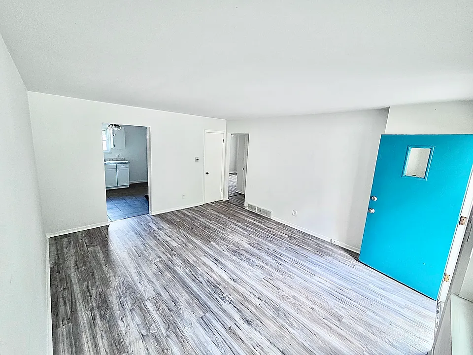 279 Cluster Ave