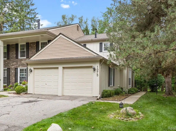 1075 Paint Creek Ln, Rochester, MI 48306