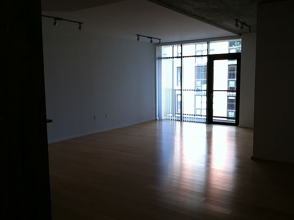 2nd image of 2727 S Quincy St APT 824