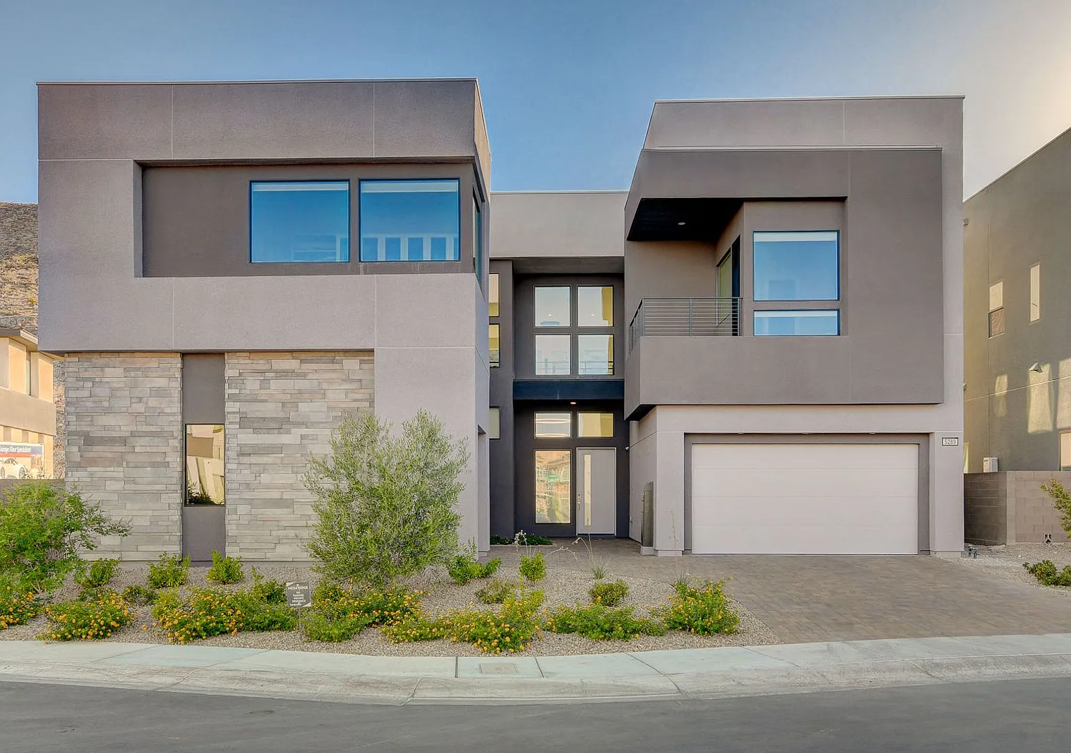 Mesa Ridge Luxury Oasis Feathertop — Photo 1