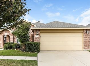 5716 Mountain Bluff Dr, Fort Worth, TX 76179