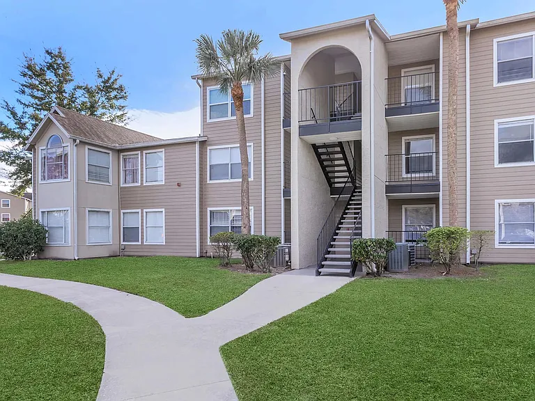 Walden Palms Apartments — Photo 5