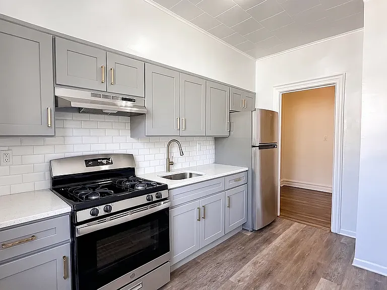 402 Marine Ave #2B — Photo 1