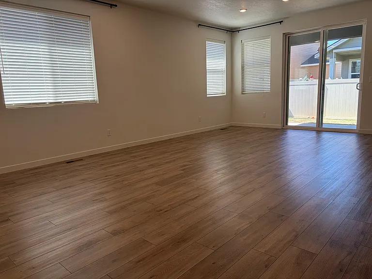 4273 S Graycliff Way — Photo 2