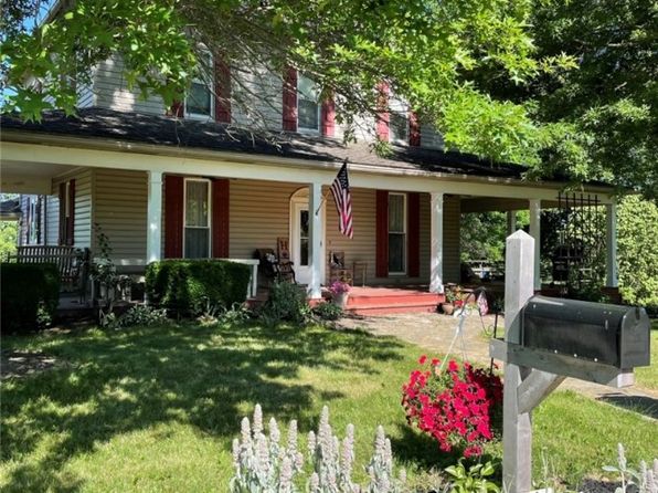 1897 Houston Rd, Enon Valley, PA 16120
