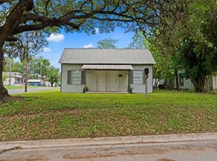 1421 Park St, Kerrville, TX 78028