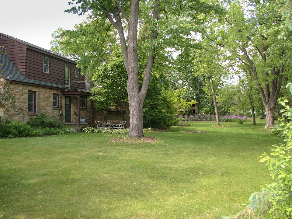 2nd image of 220 Greenbriar Ave