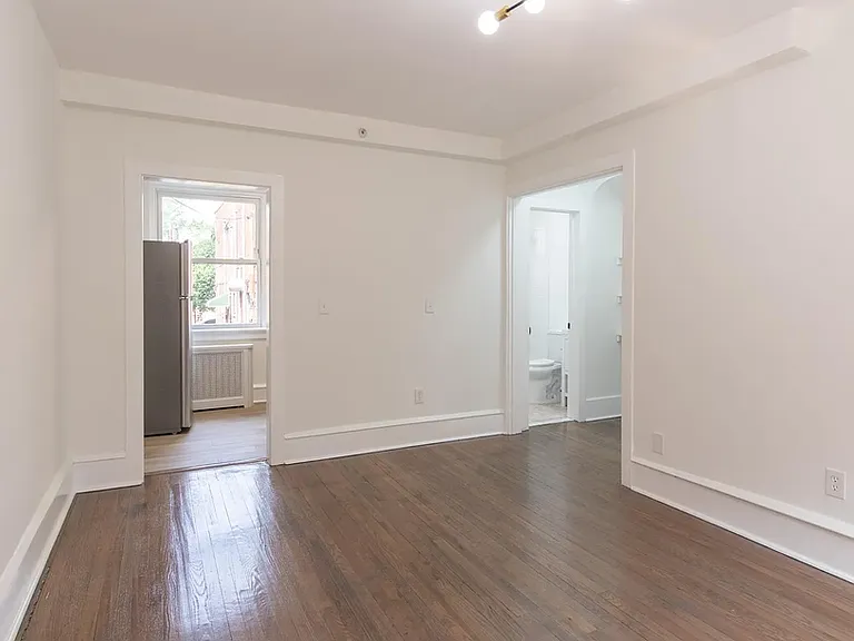 602 W Maple Ave #J1 — Photo 10
