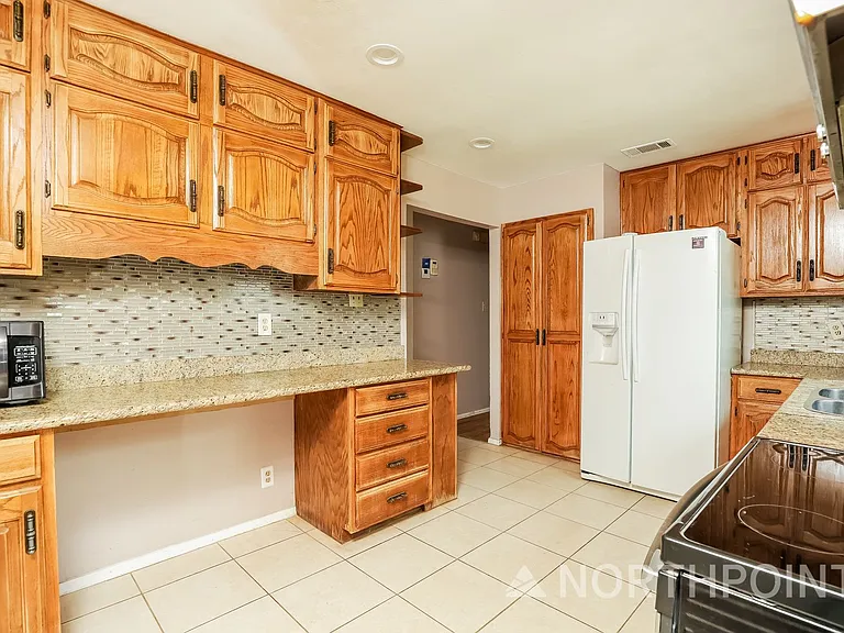 1060 Richmond Dr — Photo 8