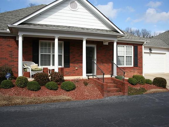 2nd image of 605 Jaime Ln