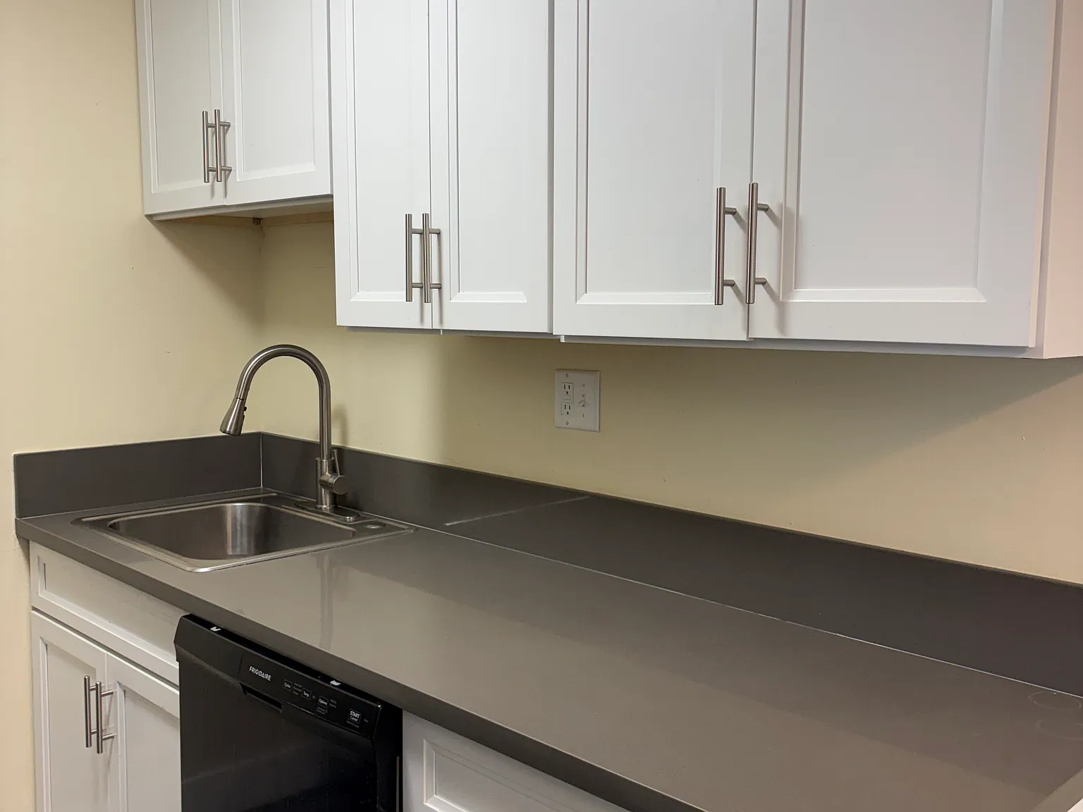 2637 Regent — Photo 2