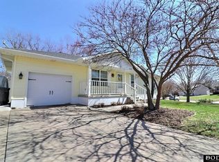 610 N 14th St, Arlington, NE 68002