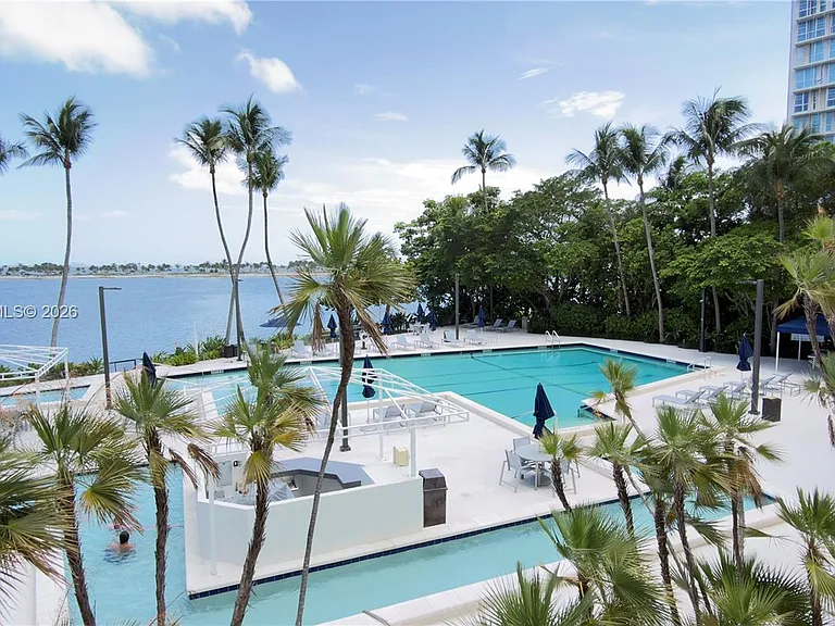 2333 Brickell Ave #614 — Photo 41