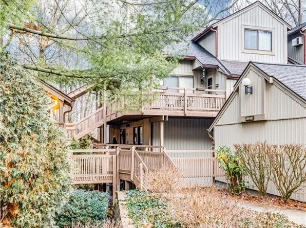 548 Meredith Ln, Cuyahoga Falls, OH 44223