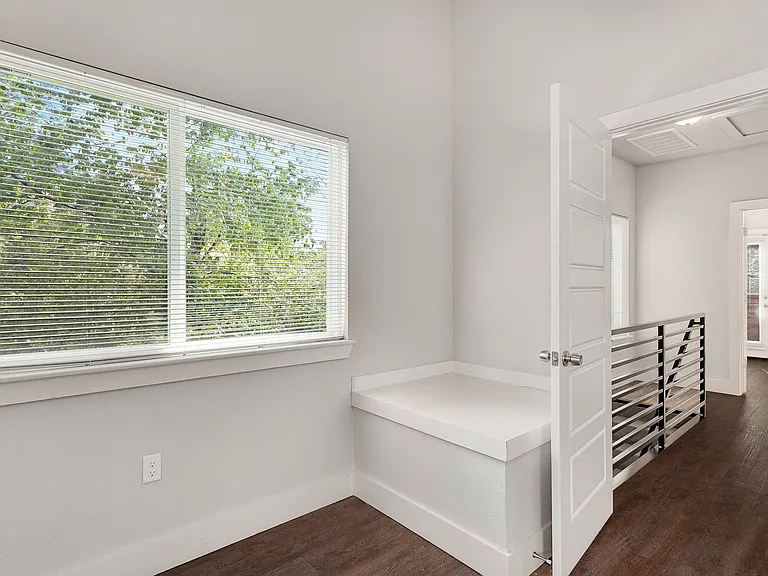 1337 N Oakland Ave #2 — Photo 9