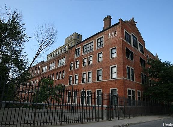 3rd image of 6533 E Jefferson Ave #86/330E