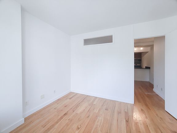 5th image of 196 Stanton St APT 7B