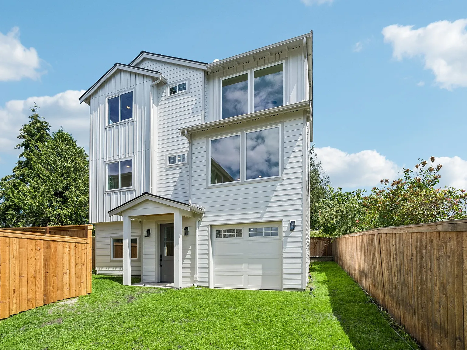 3 bed, 2.5 bath, 1600 sqft, $3,975 — Photo 1