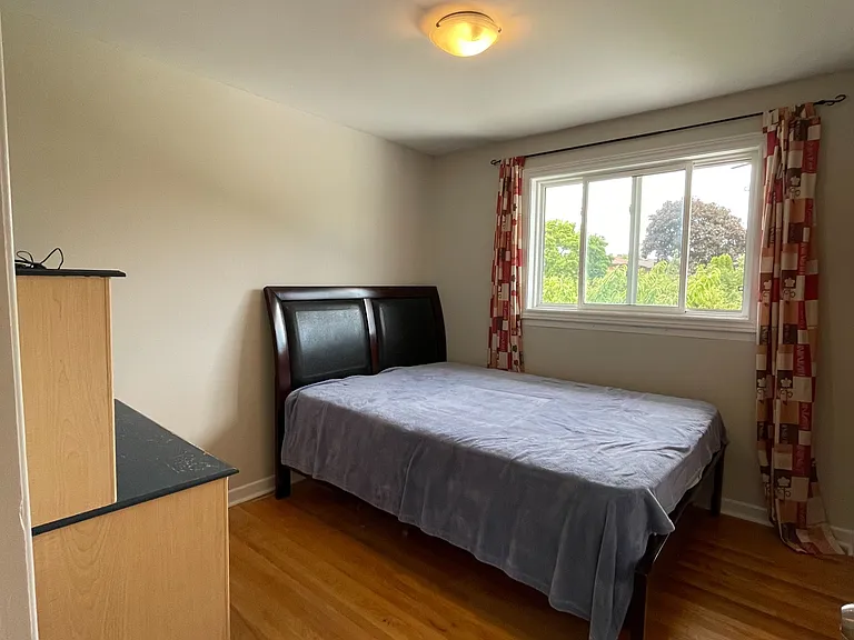 1245 Shamir Cres — Photo 7