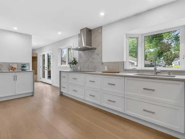928 S Maplecroft Rd SE, Calgary, AB T2J 1W8