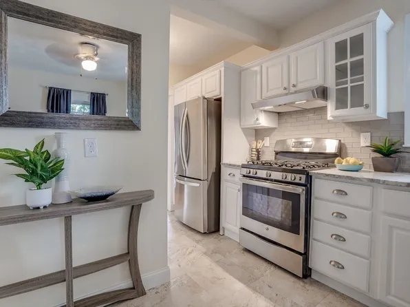 4 Huron St Unit 4, Swampscott, MA 01907