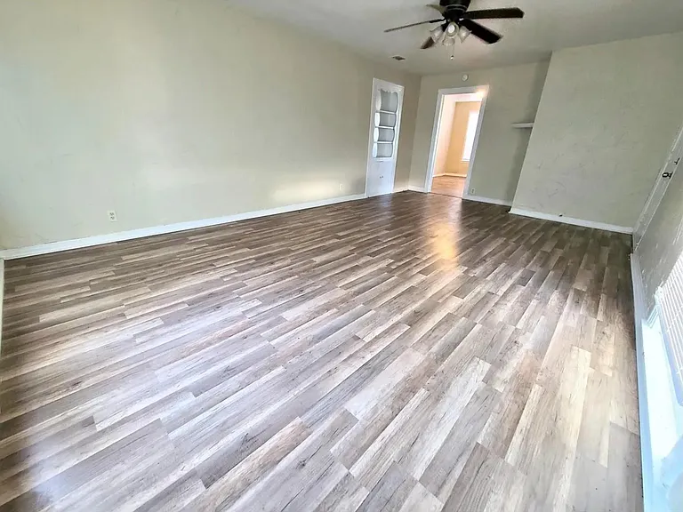4504 Stonewall St — Photo 8