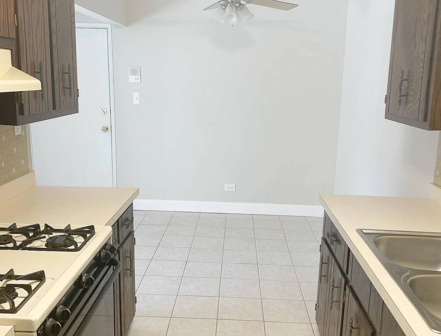 1236 Town Crest Dr — Photo 4