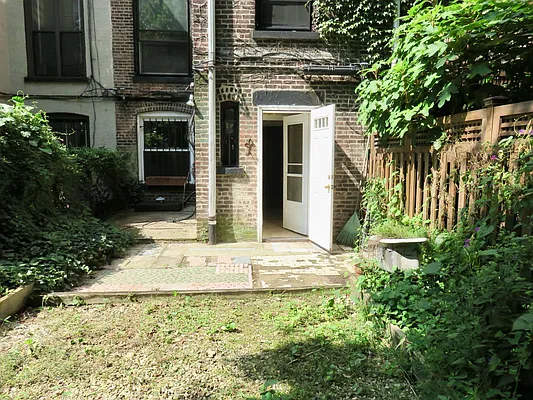 Rented by Space Real Estate | media 13