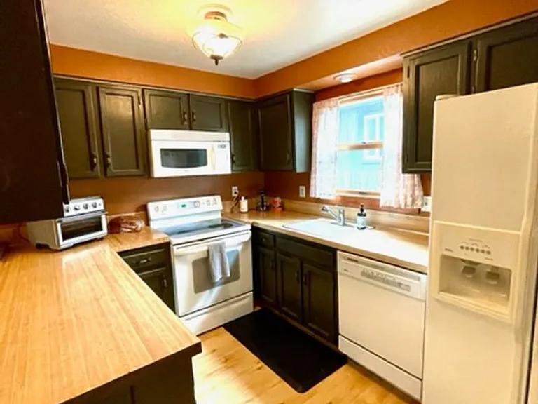 1339 NW Milwaukee Ave — Photo 6