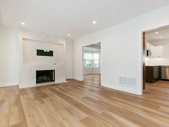 5th image of 25903 Pembroke Ave