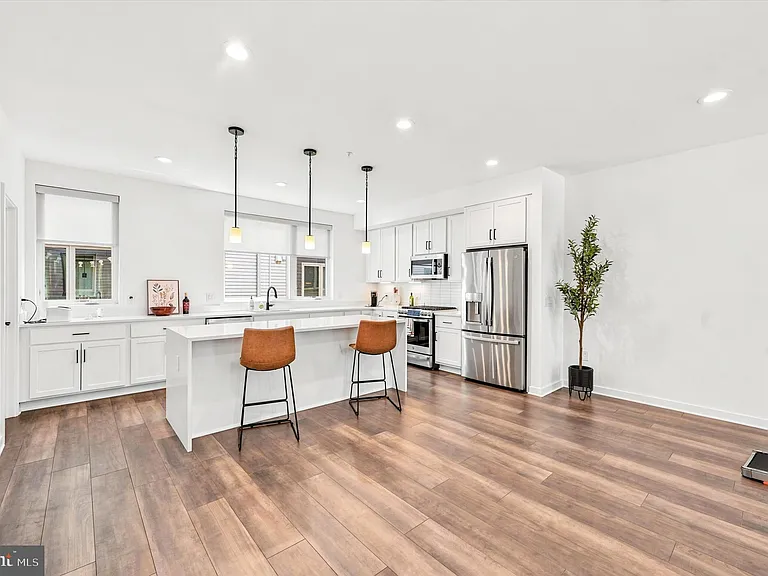 3005 Birchview Walk — Photo 8