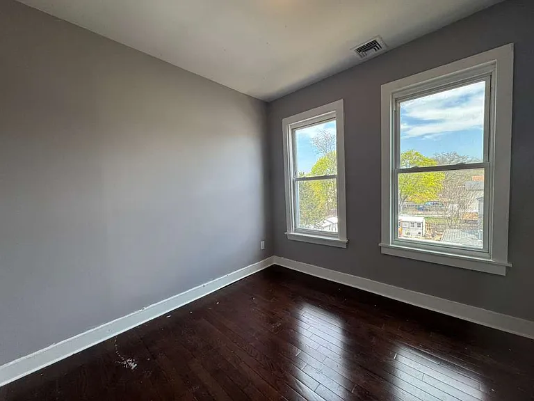 215 Rosette St — Photo 13