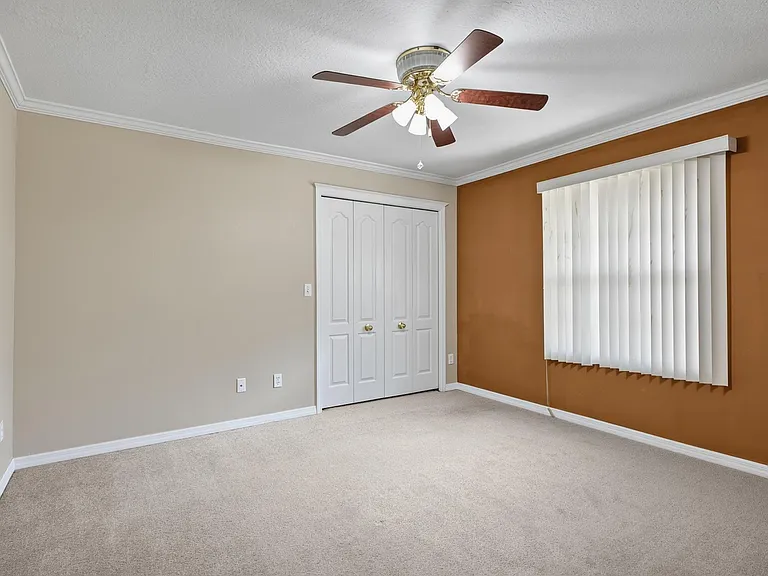 20 Woodford Ln — Photo 55
