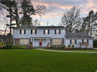 690 Bryant Ave, Roslyn, NY 11576