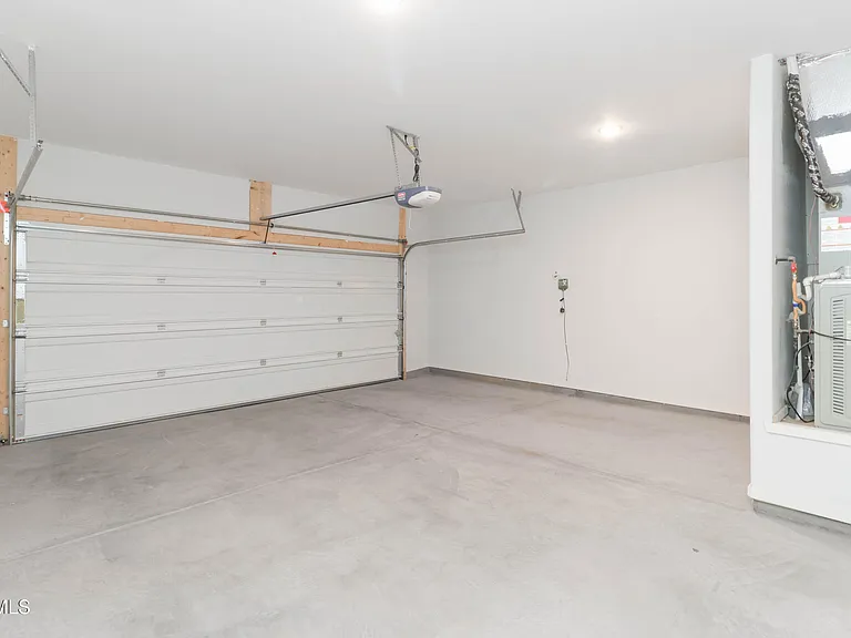 12832 Haxby St — Photo 36