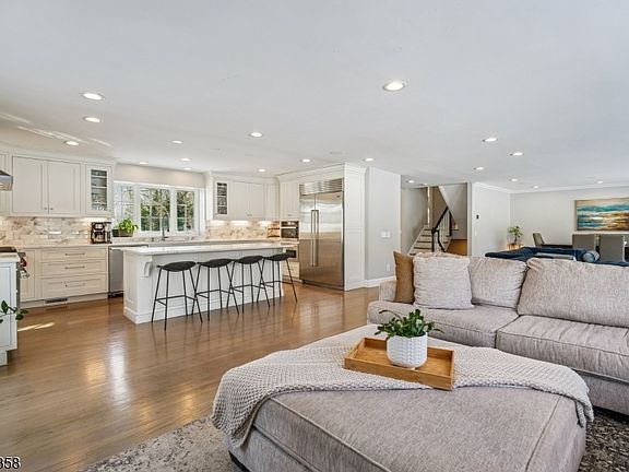 3rd image of 5 Farley Rd
