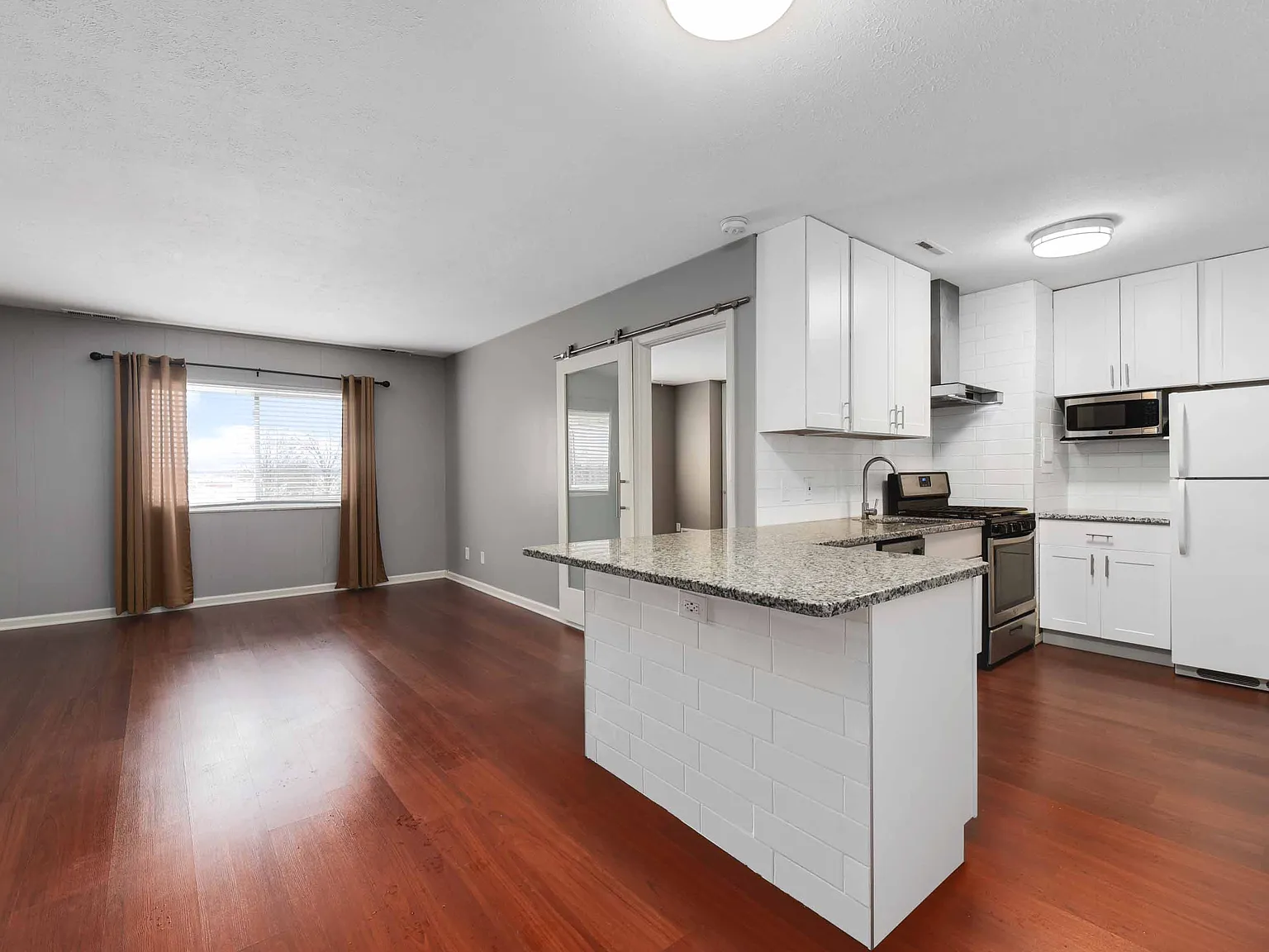 1 bed, 611 sqft, $995 — Photo 2