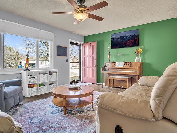 2nd image of 806 W 12th St