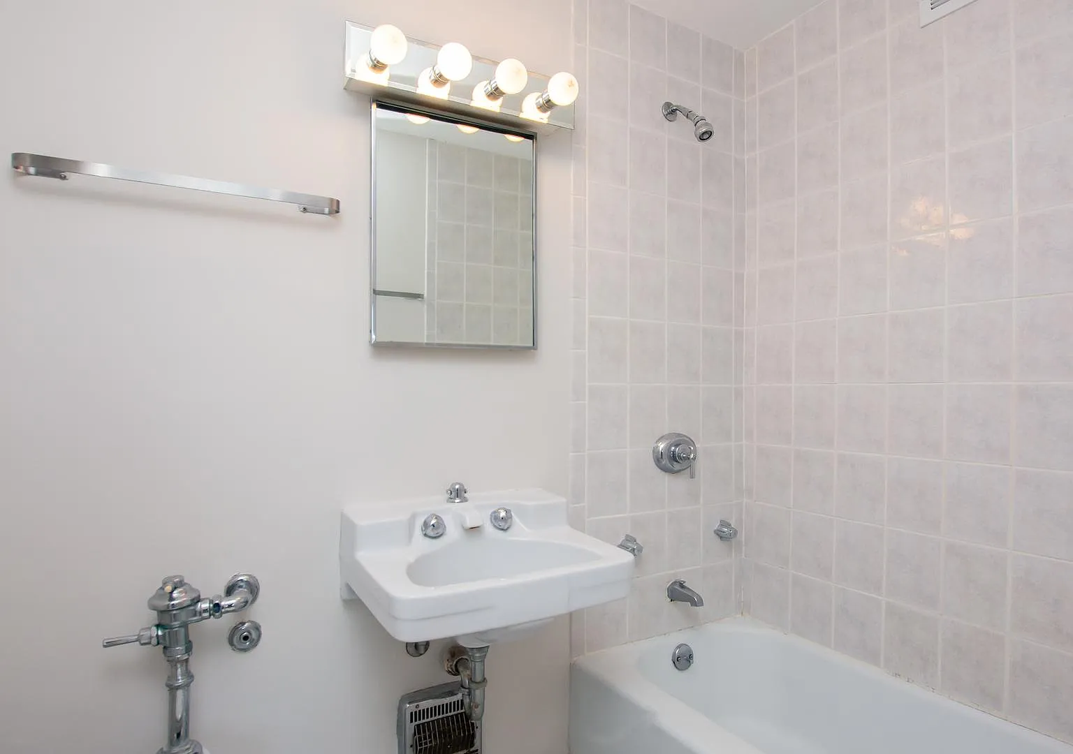 1 bed, 480 sqft, $1,900 — Photo 4